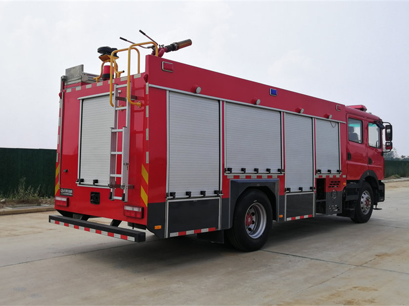 東風(fēng)7噸水罐消防車