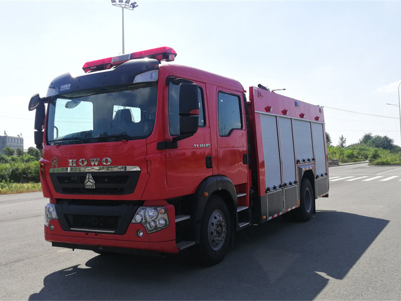 6噸重汽中型泡沫消防車