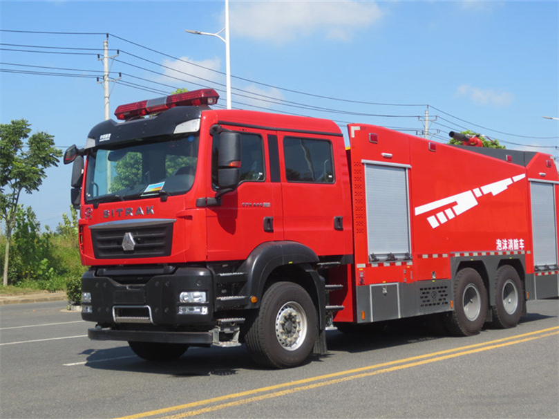 13噸汕德卡泡沫消防車