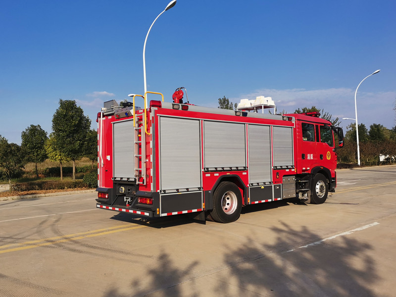 5.6噸重汽壓縮空氣泡沫消防車