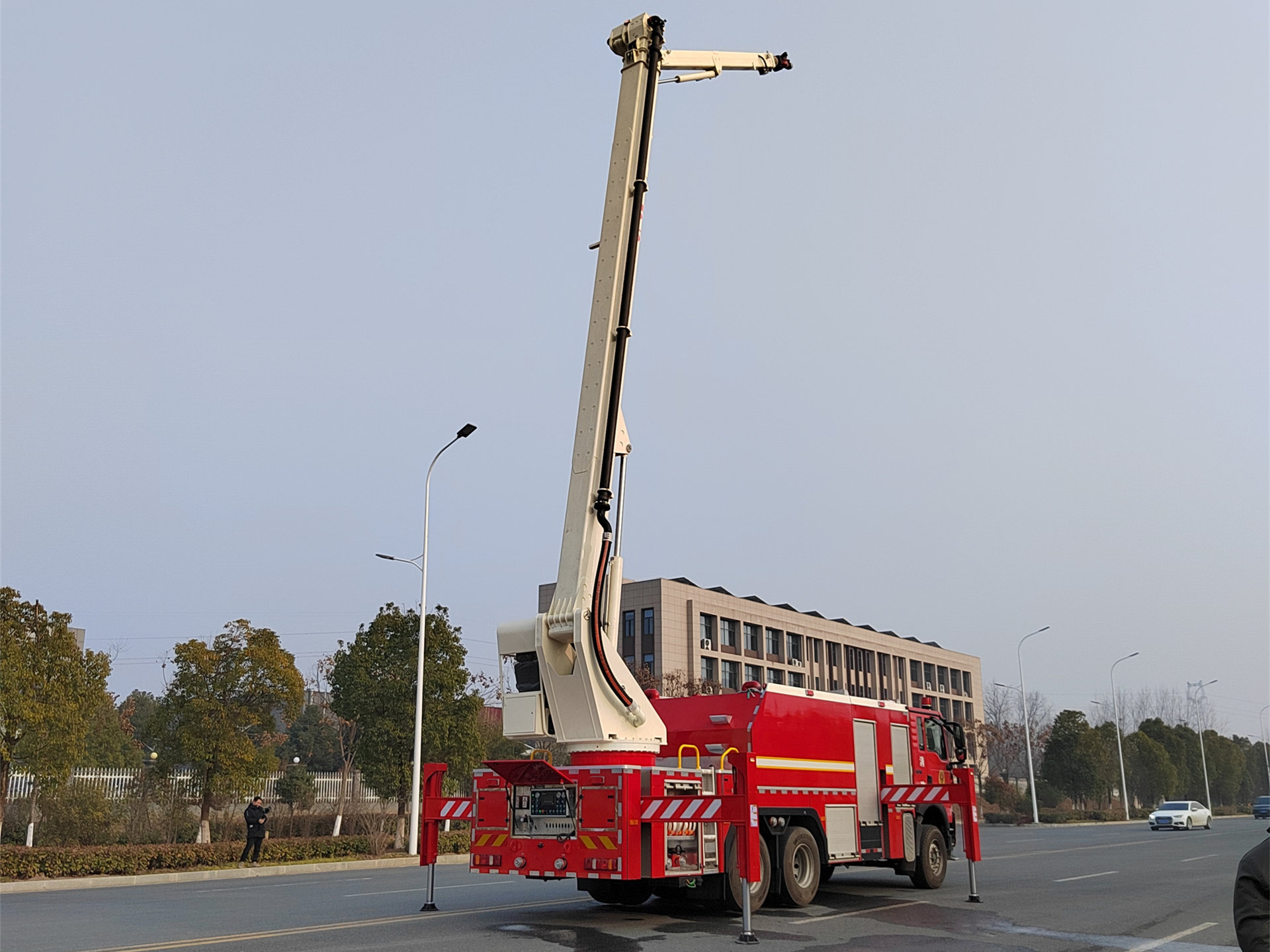 32米舉高噴射消防車
